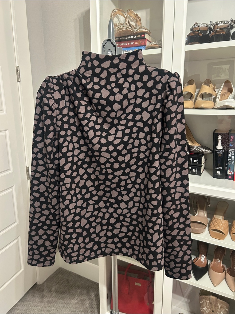 Ann Taylor Long-Sleeve Black and Gray Printed Mock Neck Top